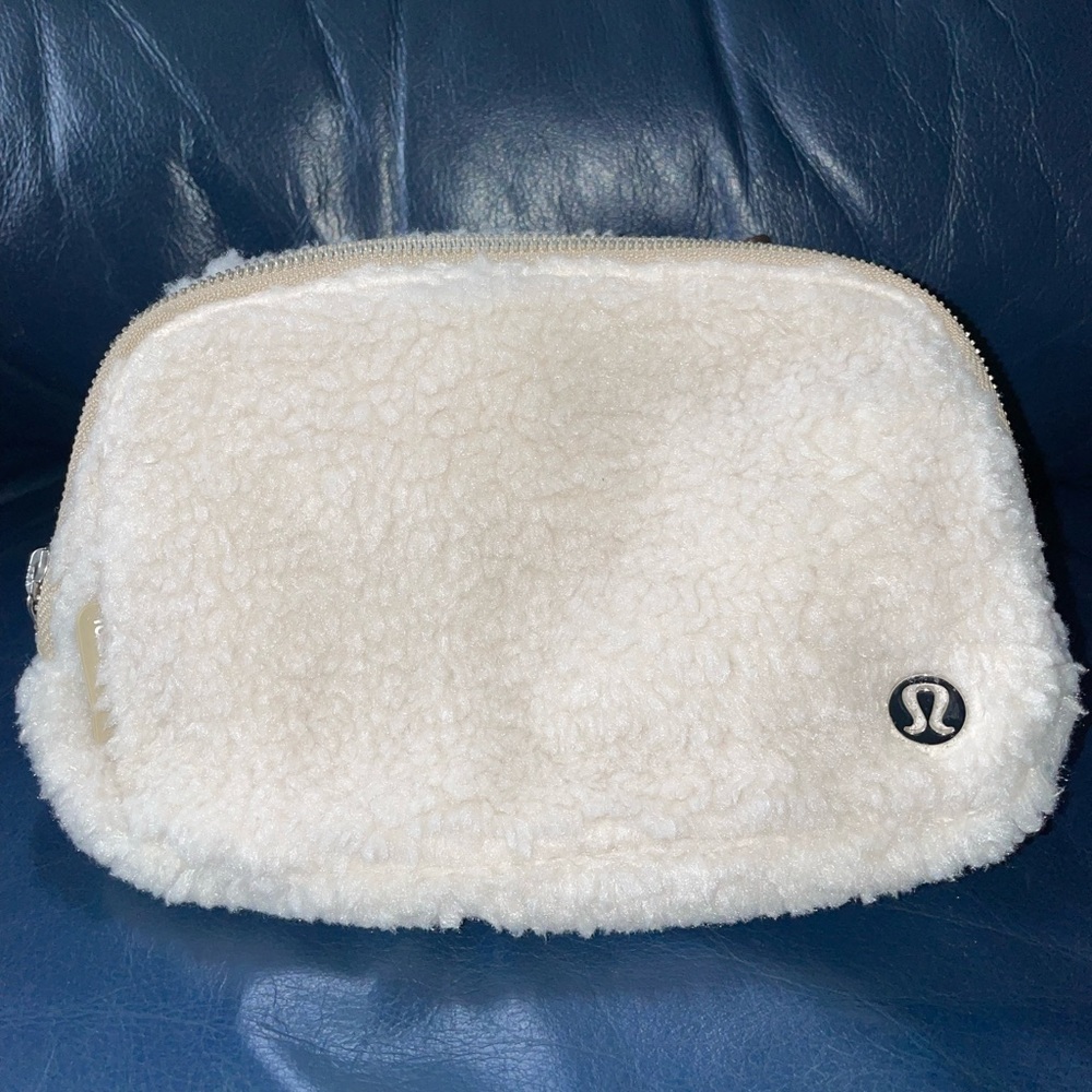 Lululemon Everywhere FLEECE Belt Bag